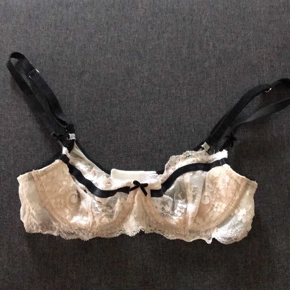 Victoria’s Secret lace bra 34B NWOT